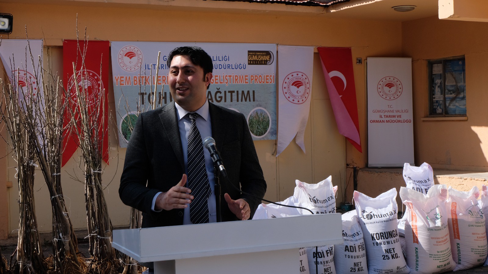 Gümüşhane’de üreticilere yem bitkisi ve fidan dağıtımı gerçekleştirildi 2