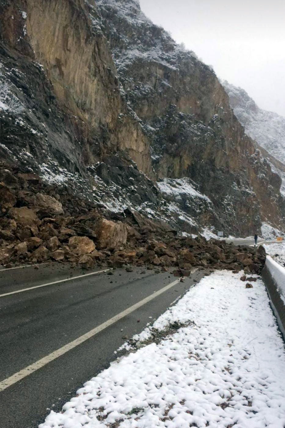 Gümüşhane-Kürtün yolunda heyelan 1