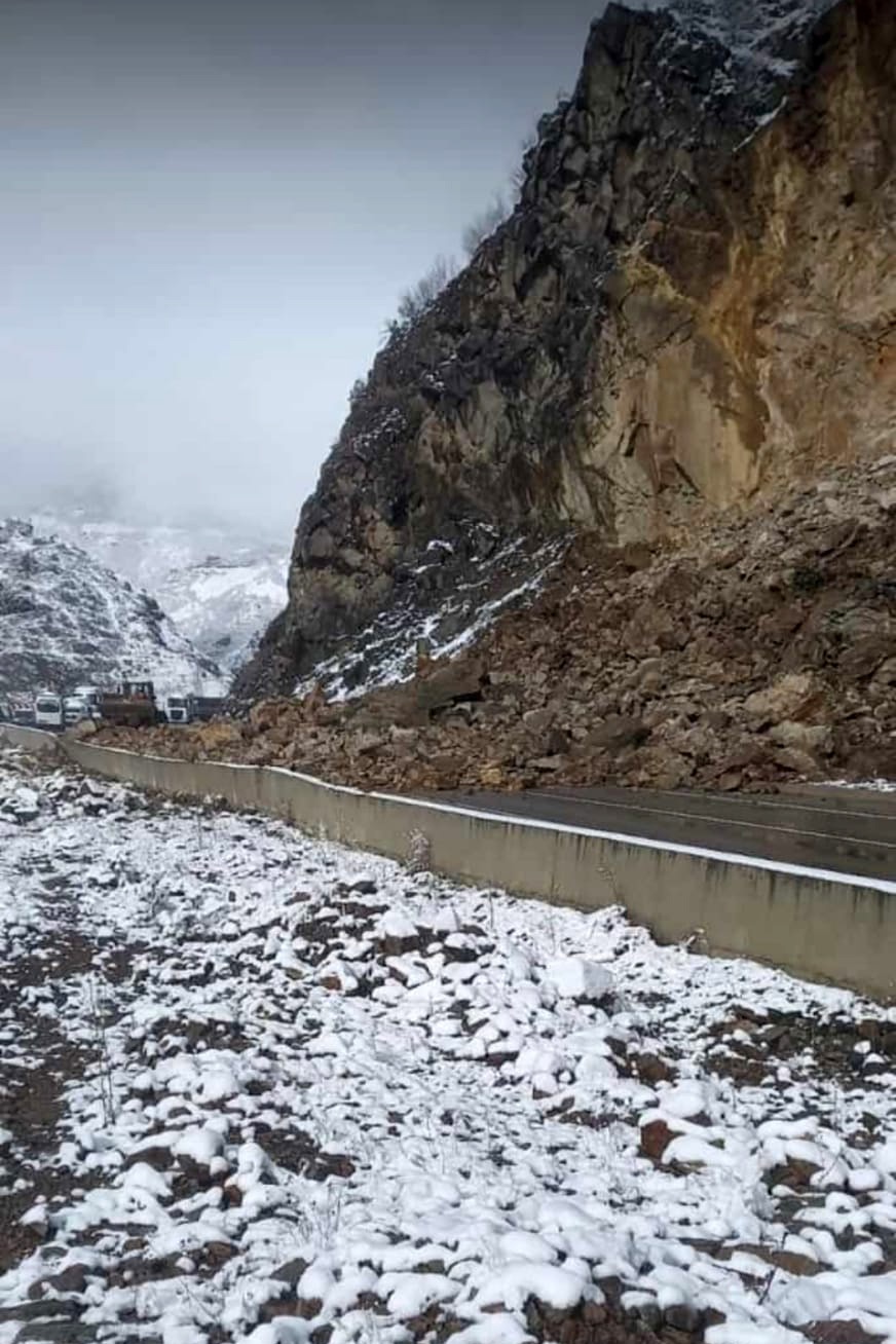 Gümüşhane-Kürtün yolunda heyelan 2