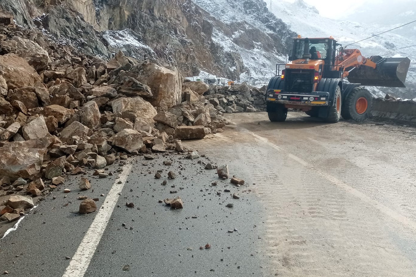 Gümüşhane-Kürtün yolunda heyelan 5