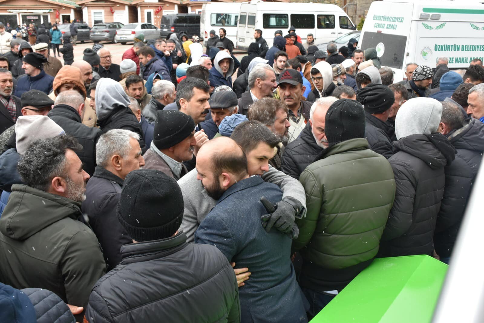 Zorlu son yolculuğuna uğurlandı 1