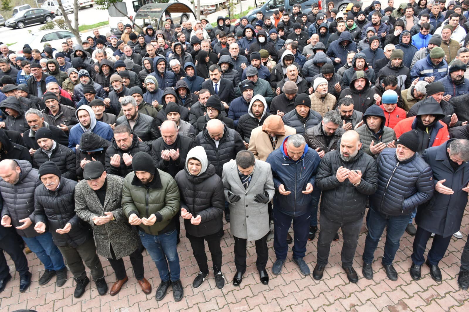 Zorlu son yolculuğuna uğurlandı 3