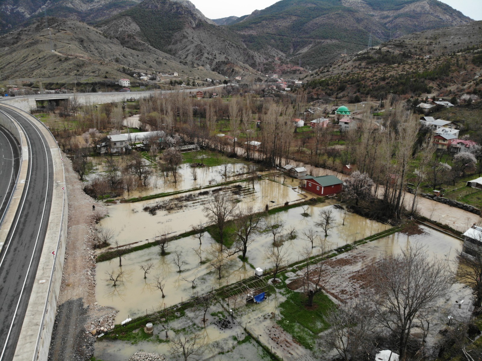 Harşit Çayı taştı bahçeler göle döndü 8