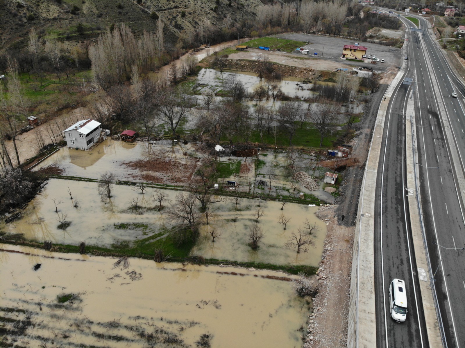 Harşit Çayı taştı bahçeler göle döndü 7