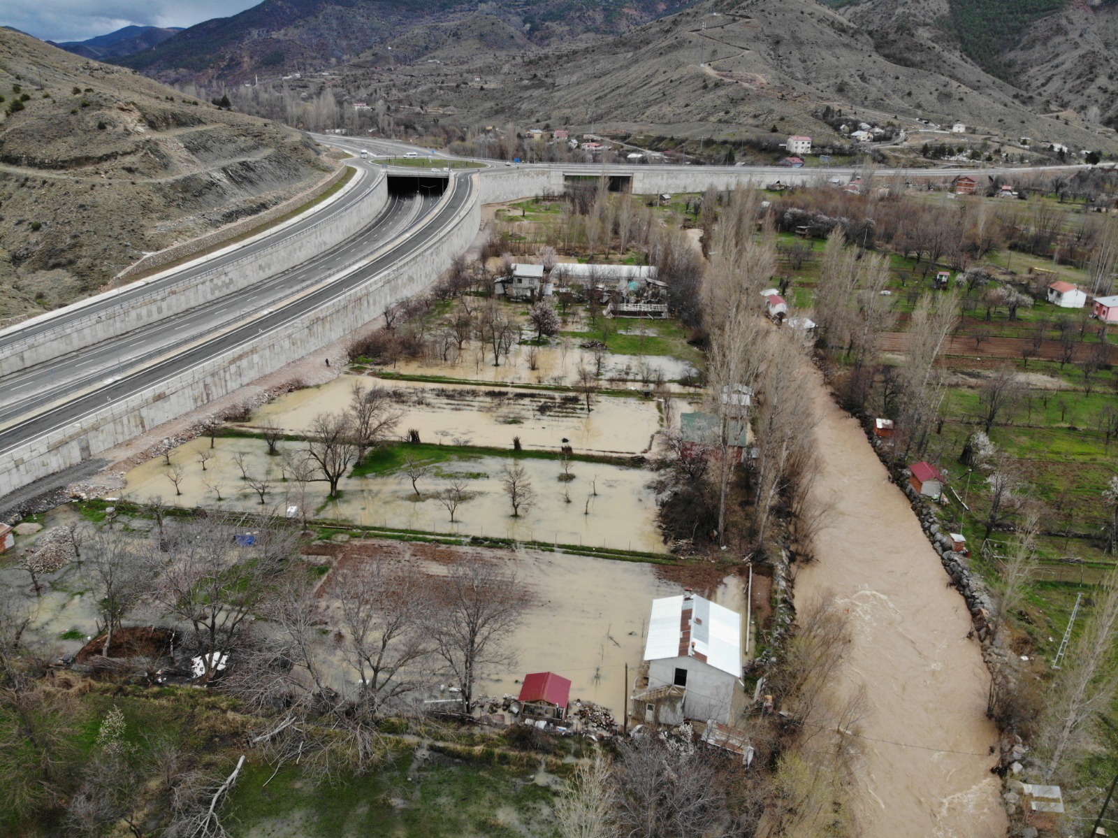Harşit Çayı taştı bahçeler göle döndü 4