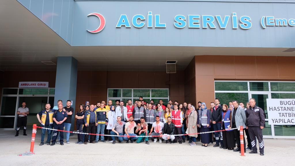 Gümüşhane Devlet Hastanesi’nde yapılan tatbikat gerçeği aratmadı 7