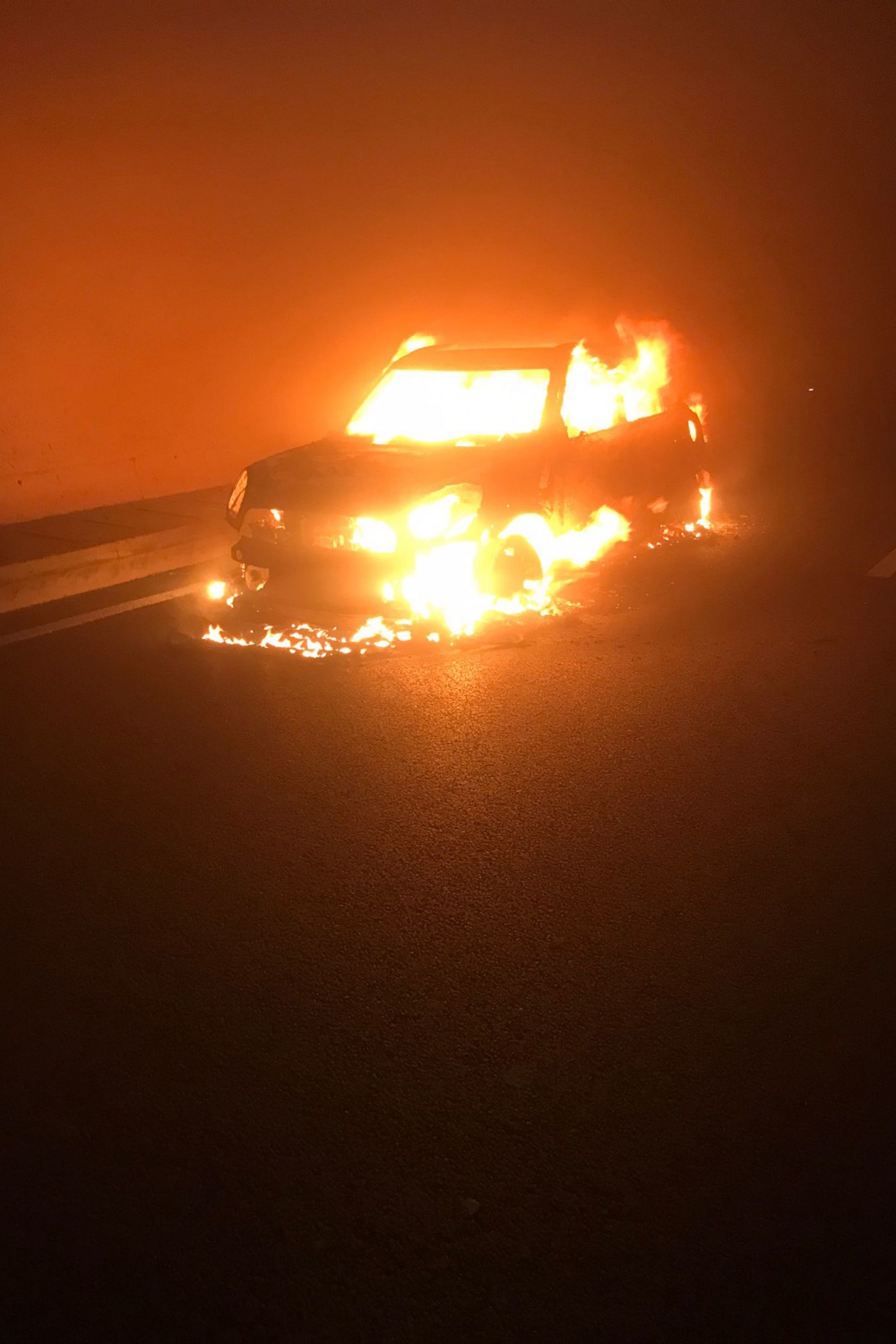 Otomobil yeni Zigana tünelinde alev alev yandı 6