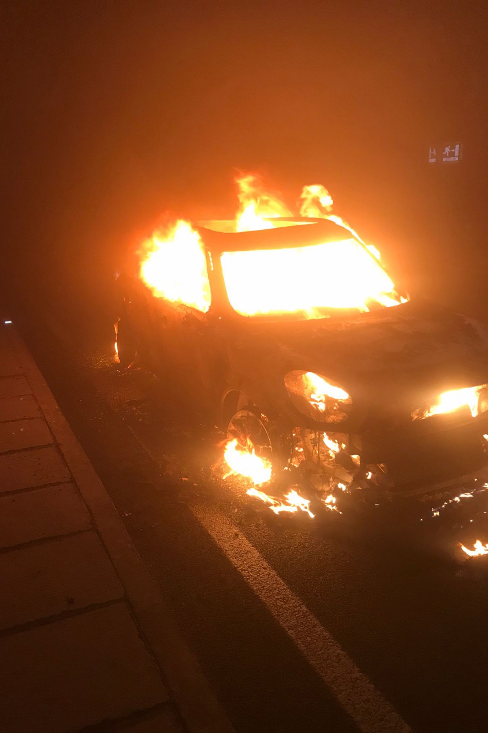 Otomobil yeni Zigana tünelinde alev alev yandı 2