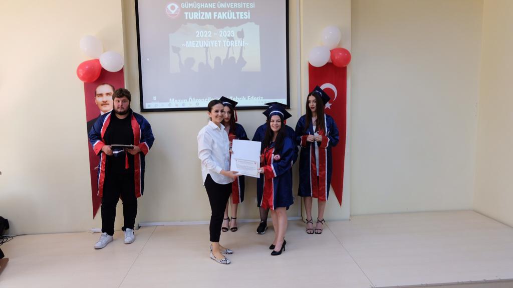 Turizm Fakültesi’nde mezuniyet coşkusu 5