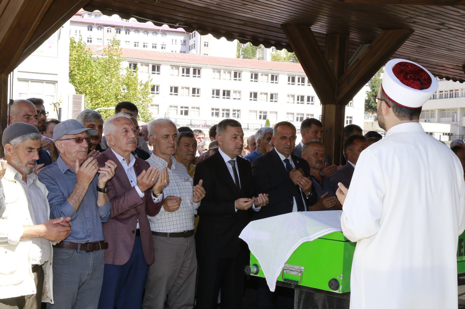 Akdoğan son yolculuğuna uğurlandı 21