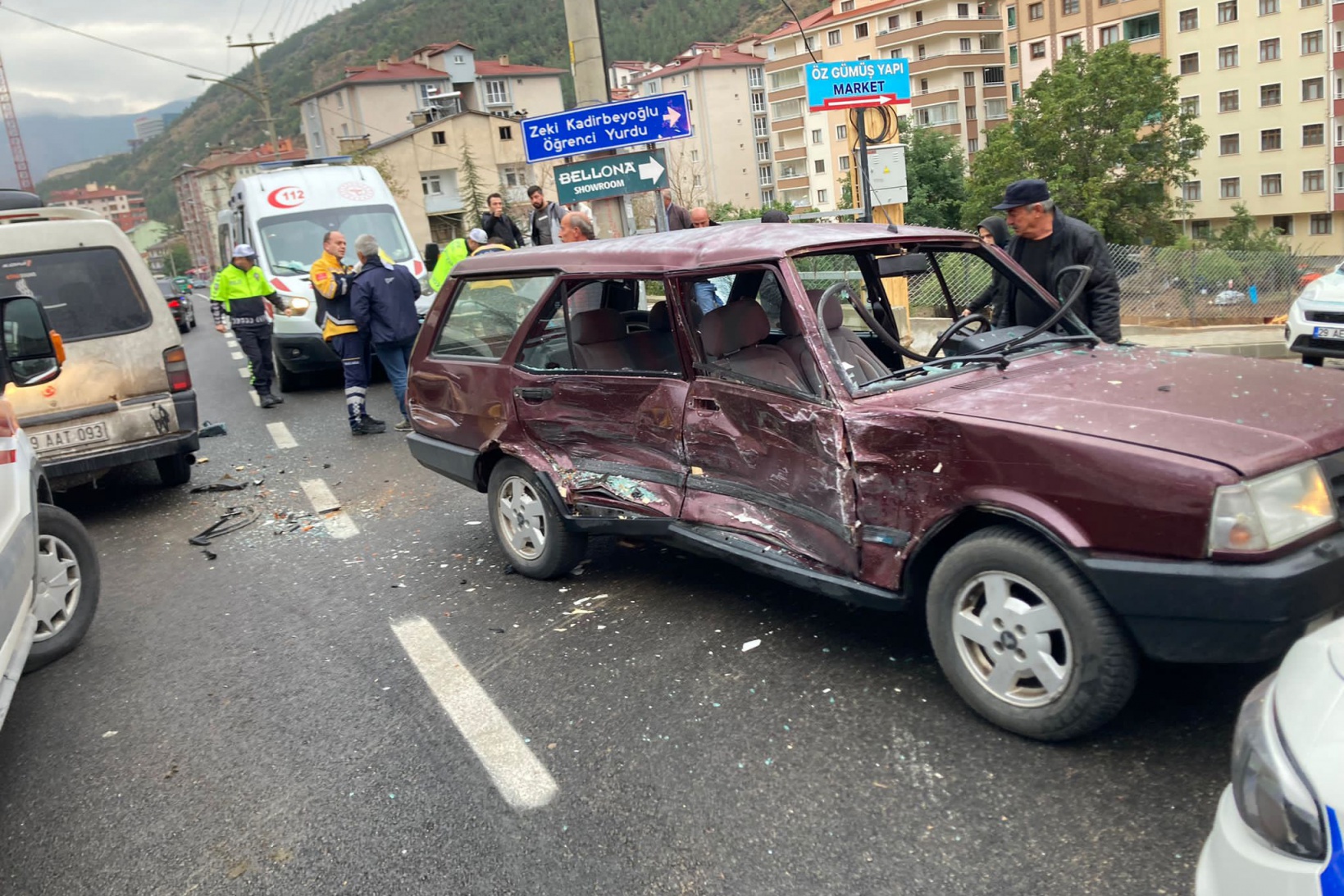 Gümüşhane’de 3 aracın karıştığı kazada 3 kişi yaralandı 2