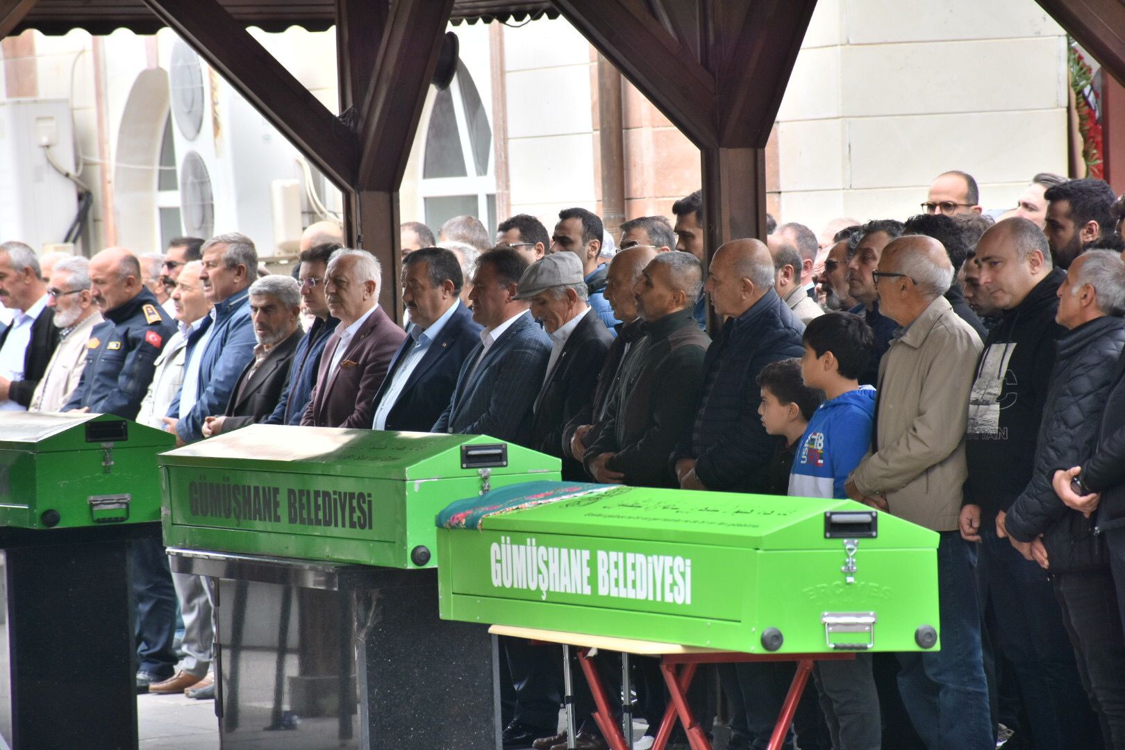 Gözyaşlarıyla son yolculuklarına uğurlandılar 17