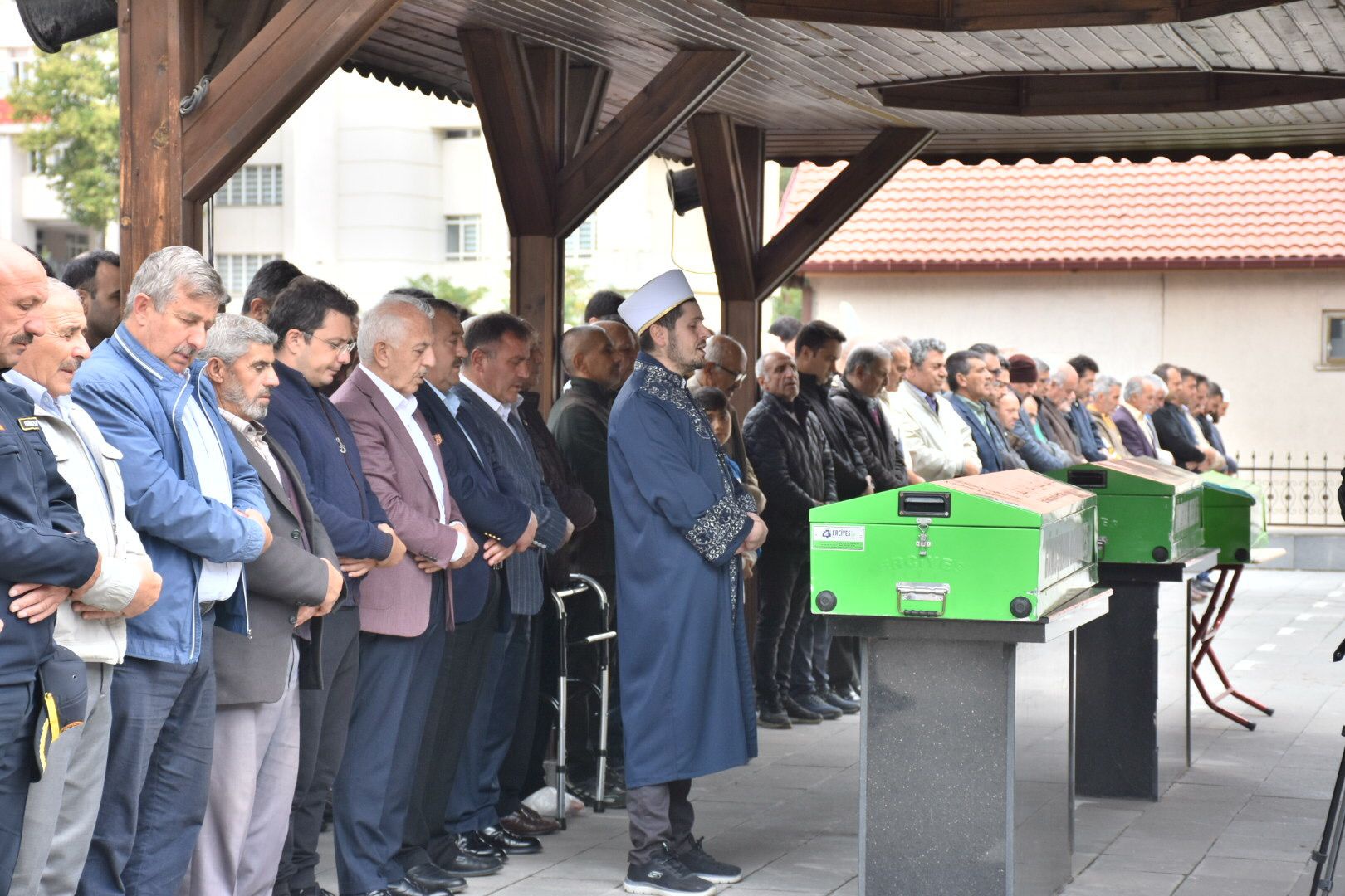 Gözyaşlarıyla son yolculuklarına uğurlandılar 8