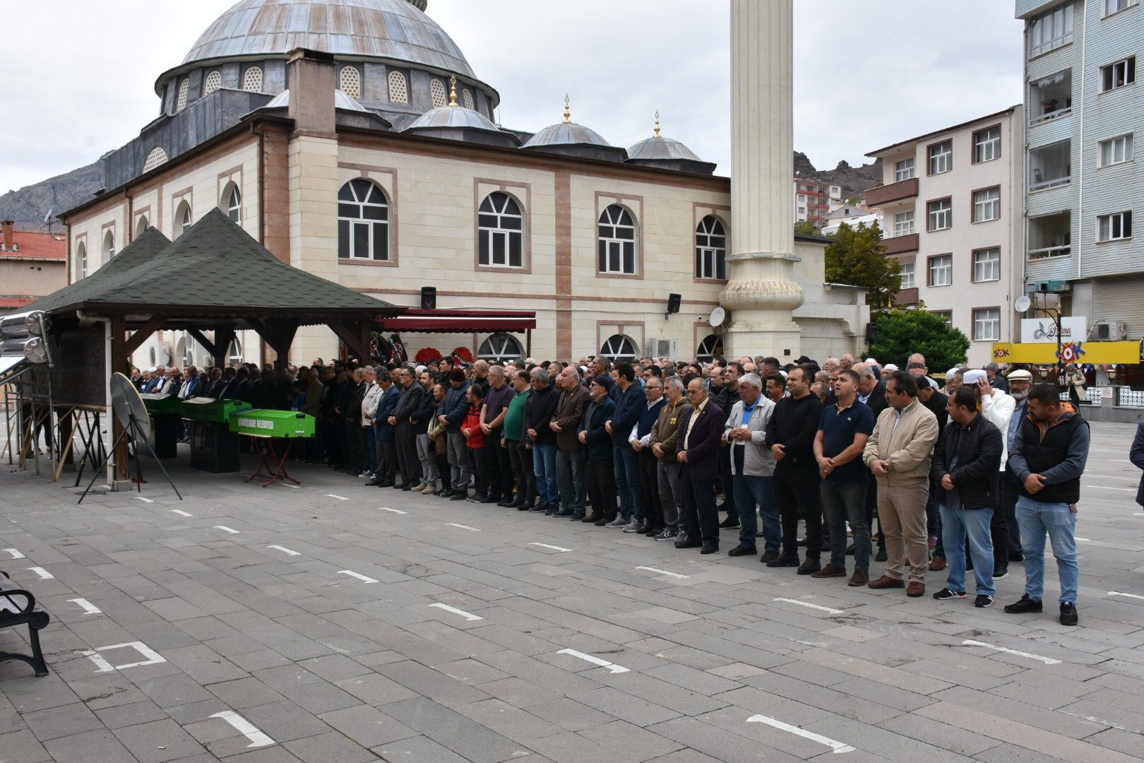 Gözyaşlarıyla son yolculuklarına uğurlandılar 9