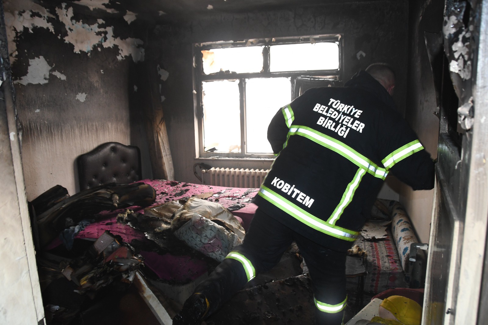 Çakmakla oynayan çocuk az kalsın felakete sebep oluyordu 13