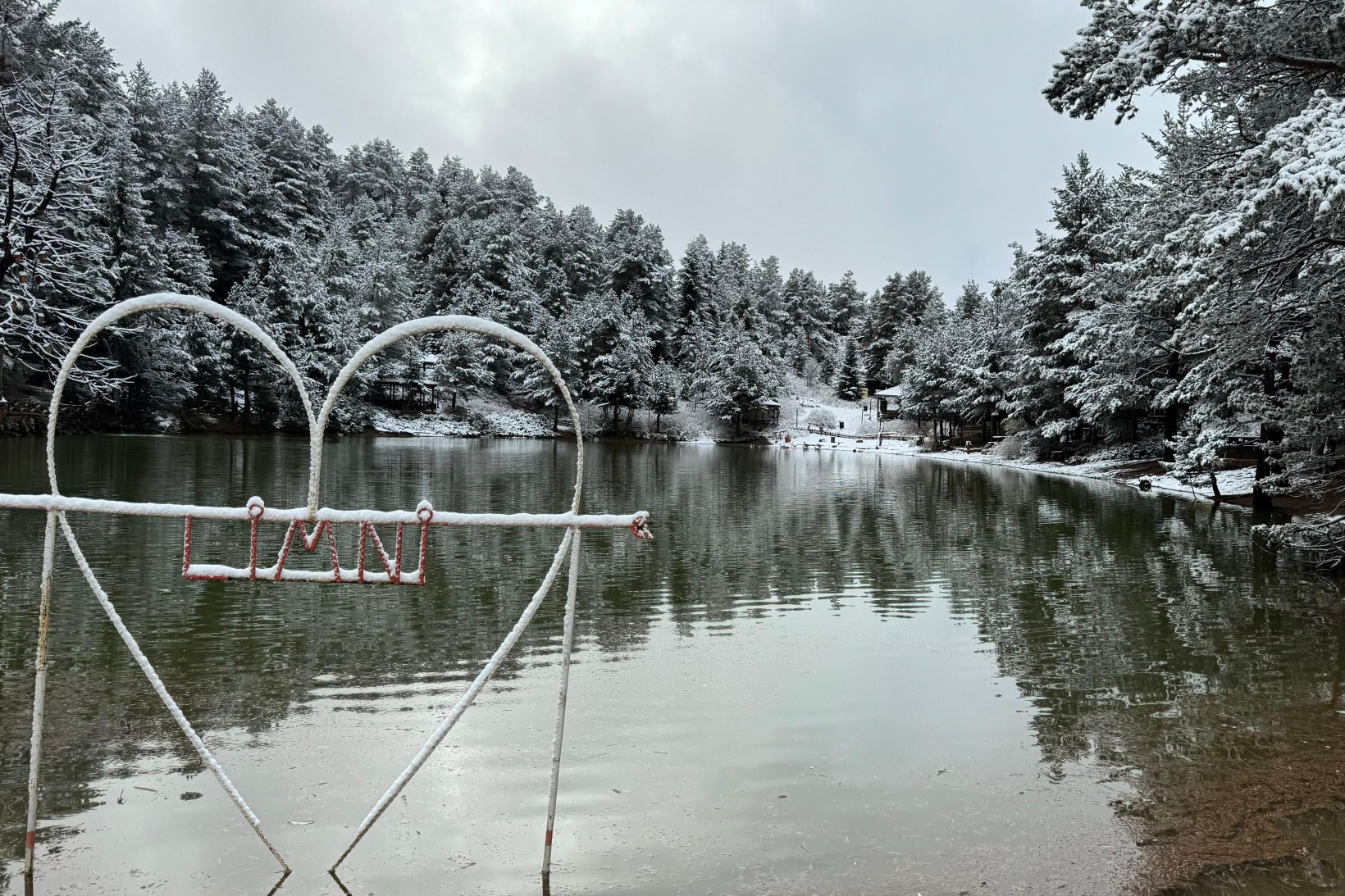 Zigana Dağı'nın eteklerindeki Limni Gölü beyaz gelinliğini giydi 20