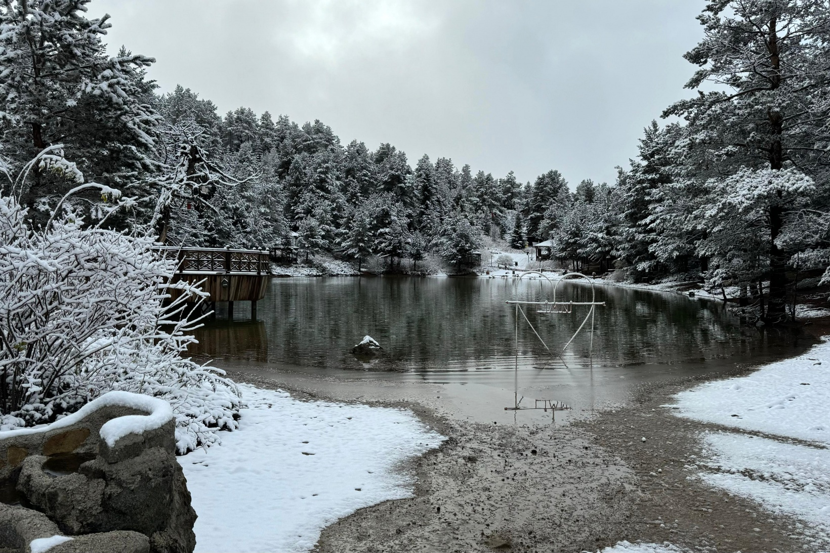 Zigana Dağı'nın eteklerindeki Limni Gölü beyaz gelinliğini giydi 21