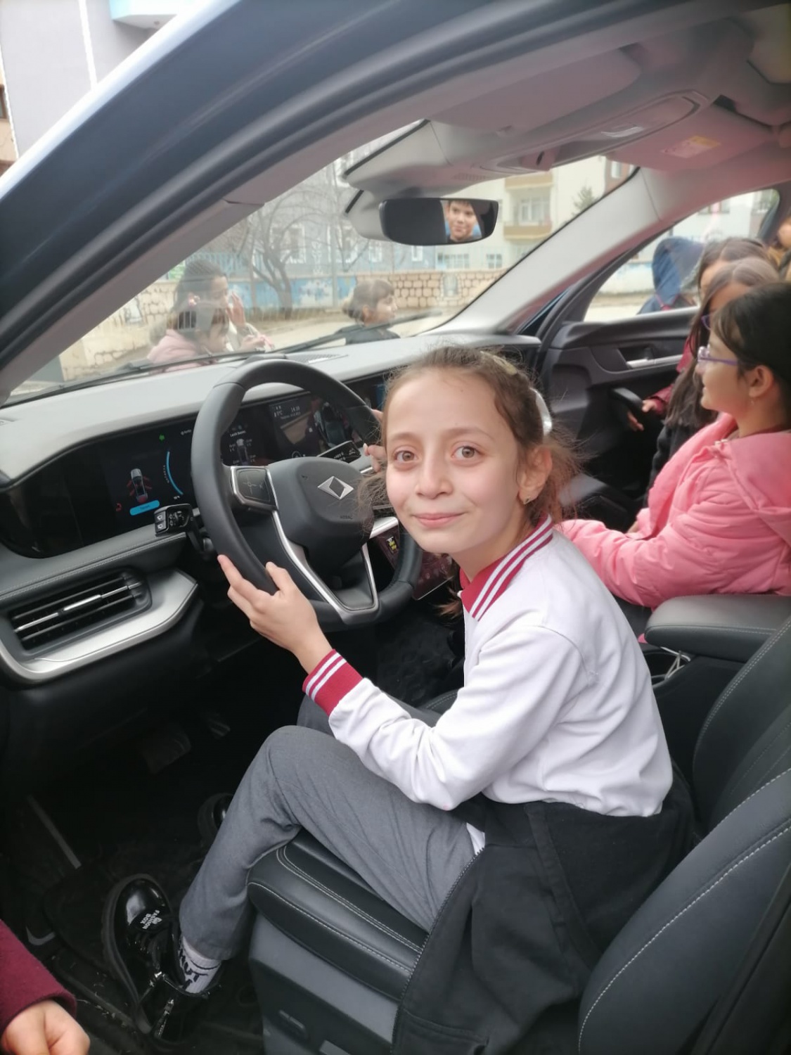 Öğrenciler Yerli Malı Haftasını TOGG’la kutladı 6