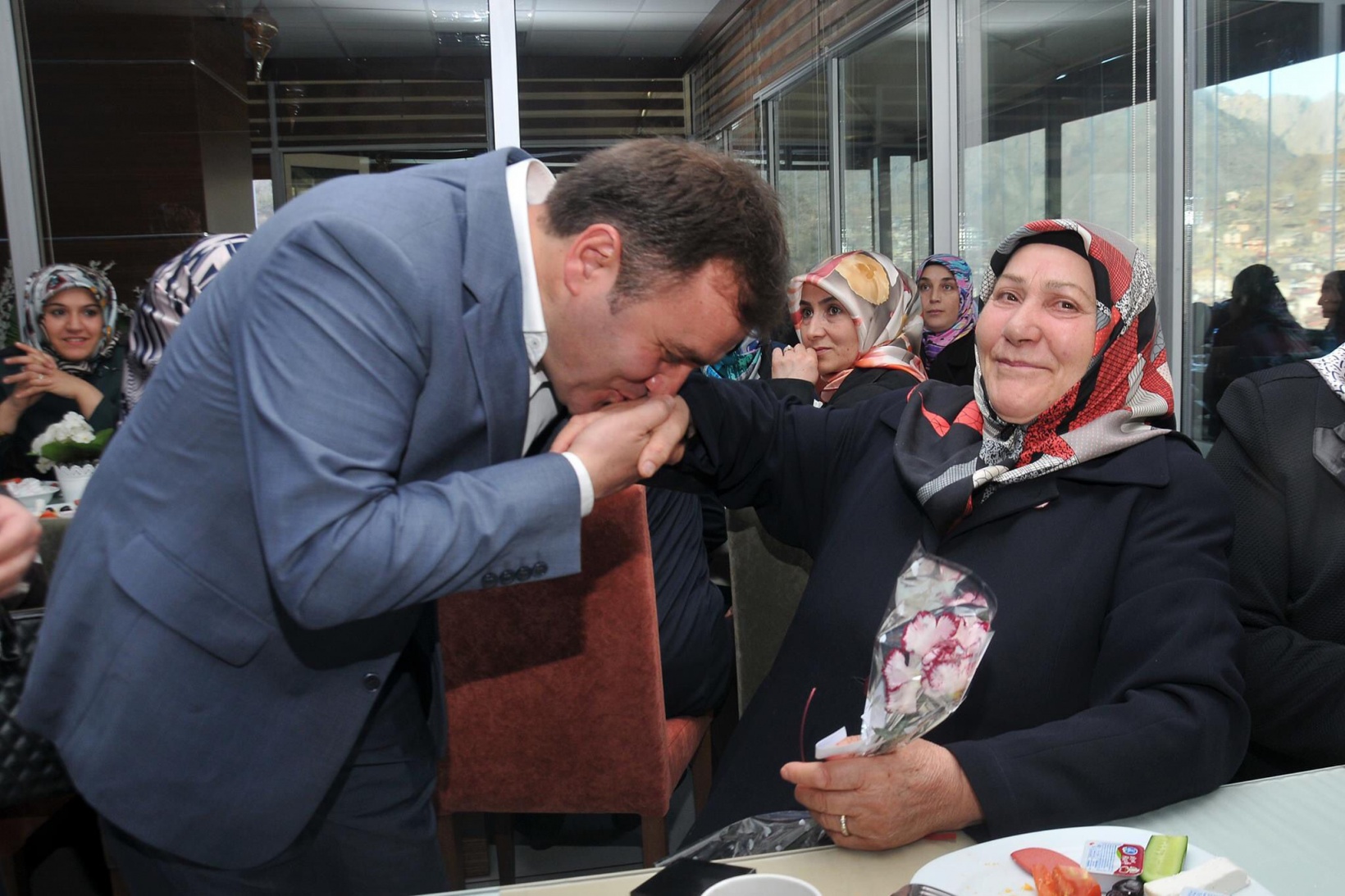 Başkan Çimen’in annesi son yolculuğuna uğurlandı  23