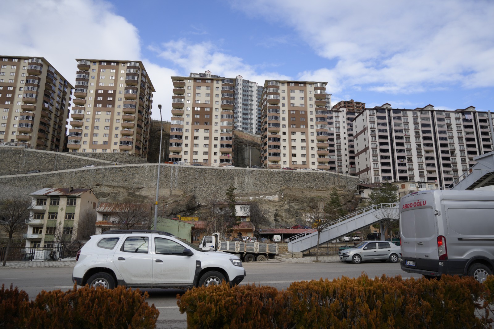 Bin 700 seçmenli mahallede 10 muhtar adayı 3