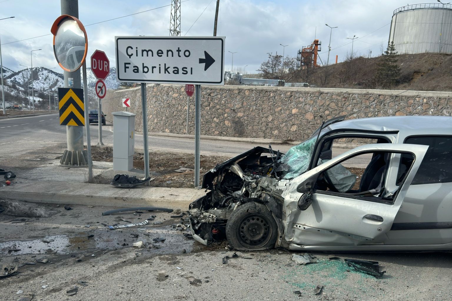 Gümüşhane’de otomobille servis minibüsü çarpıştı: 4 yaralı 4