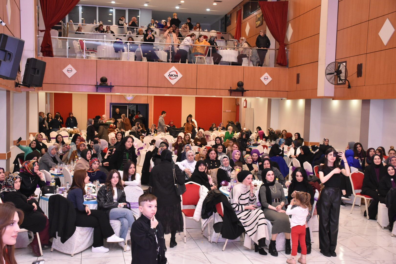 Ay-Kadın ve EVSAD Derneklerinden kadınlara özel program 4