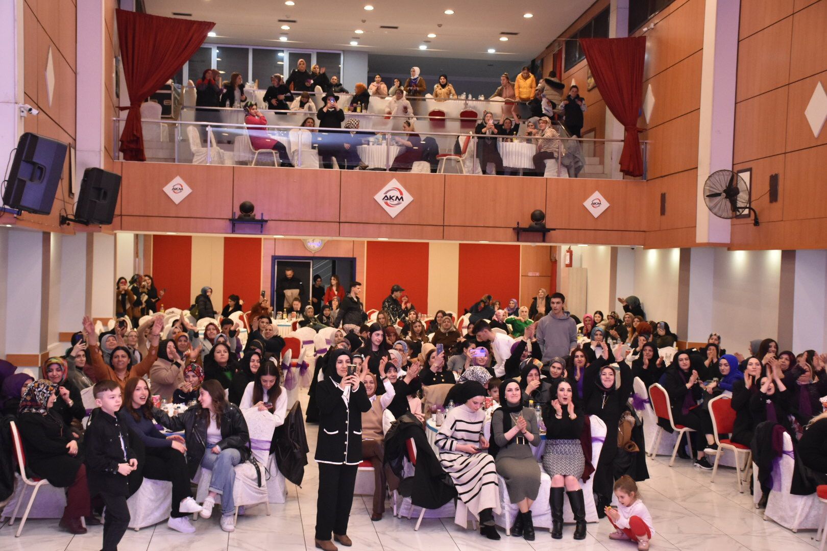 Ay-Kadın ve EVSAD Derneklerinden kadınlara özel program 17