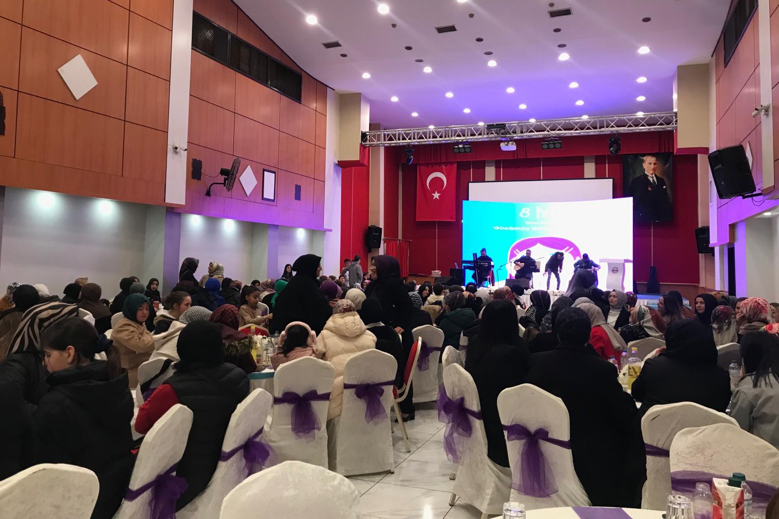 Ay-Kadın ve EVSAD Derneklerinden kadınlara özel program 10