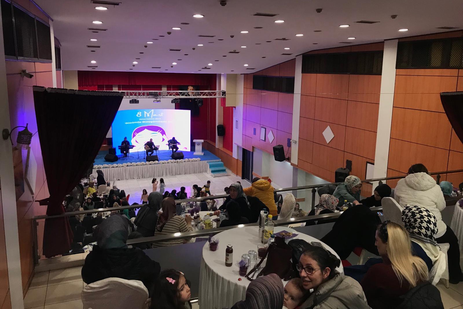 Ay-Kadın ve EVSAD Derneklerinden kadınlara özel program 12