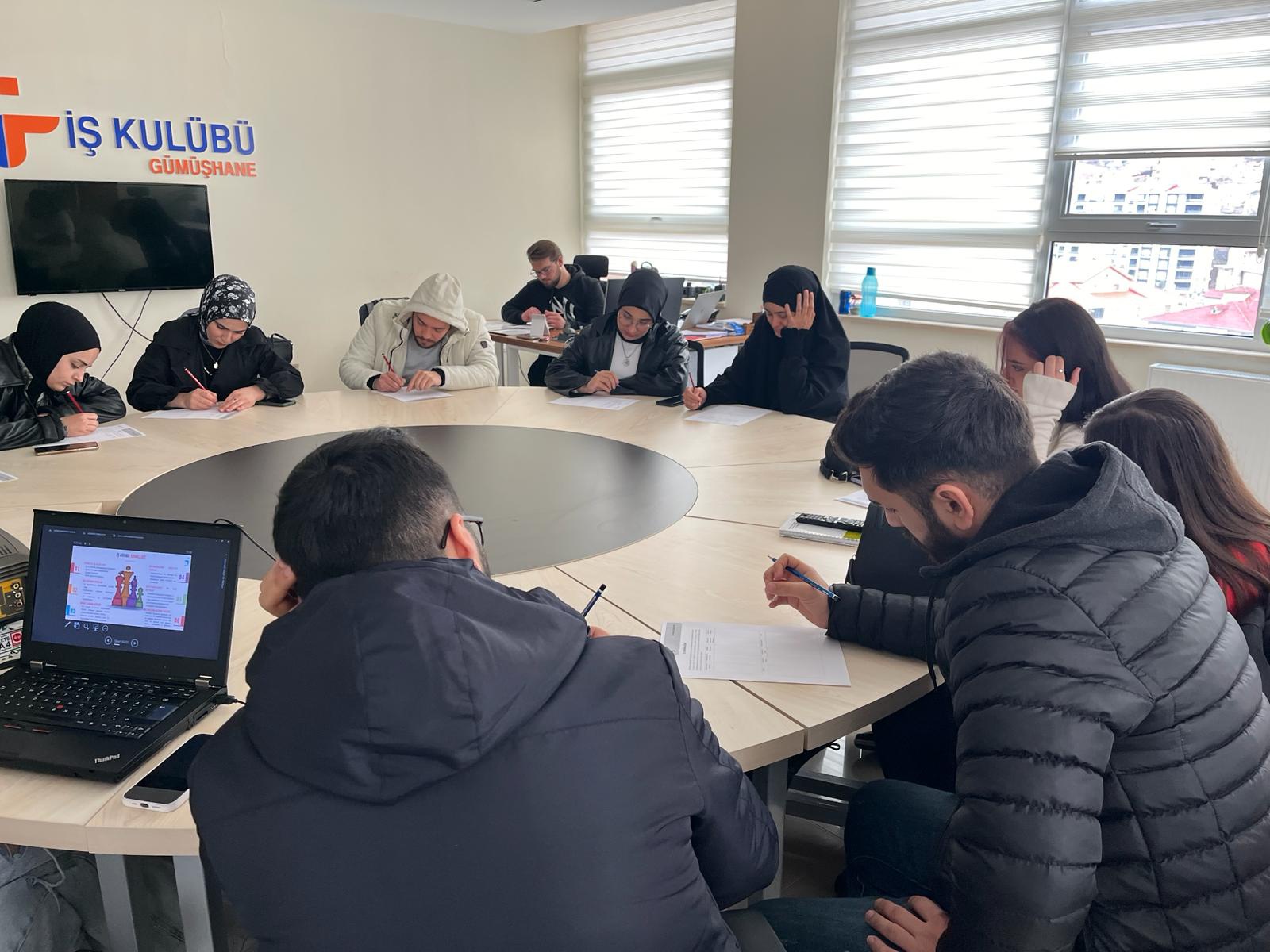 İŞKUR'dan Üniversite öğrencilerine kariyer desteği 8