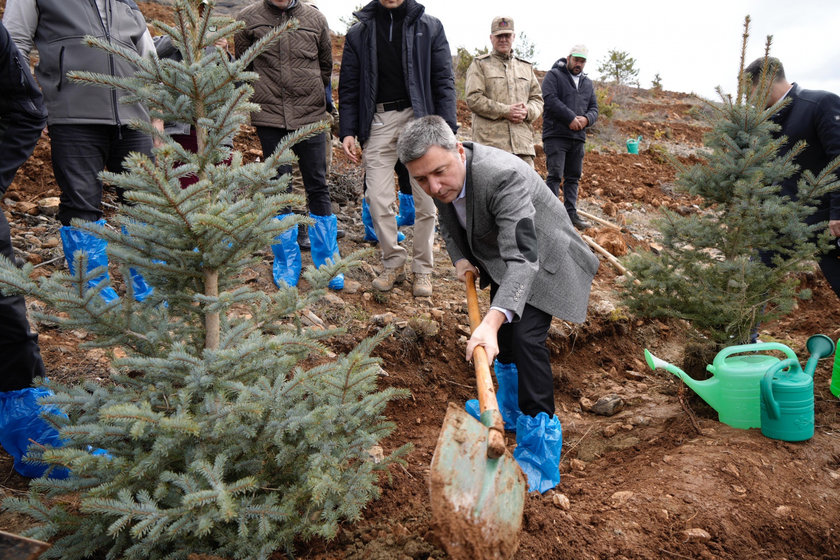 Gümüşhane’de 3 bin fidan toprakla buluştu 4