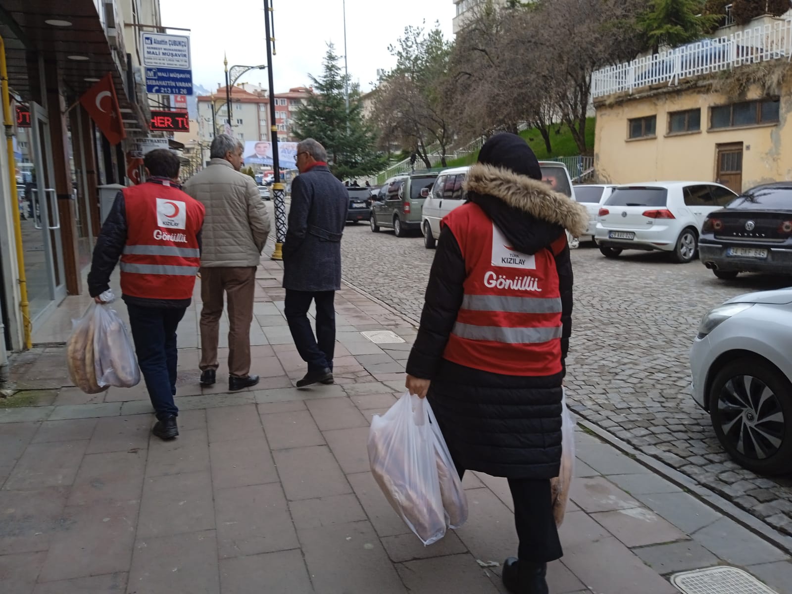 Kızılay’ın engelsiz gönüllüleri ihtiyaç sahiplerini pidesiz bırakmadı 5