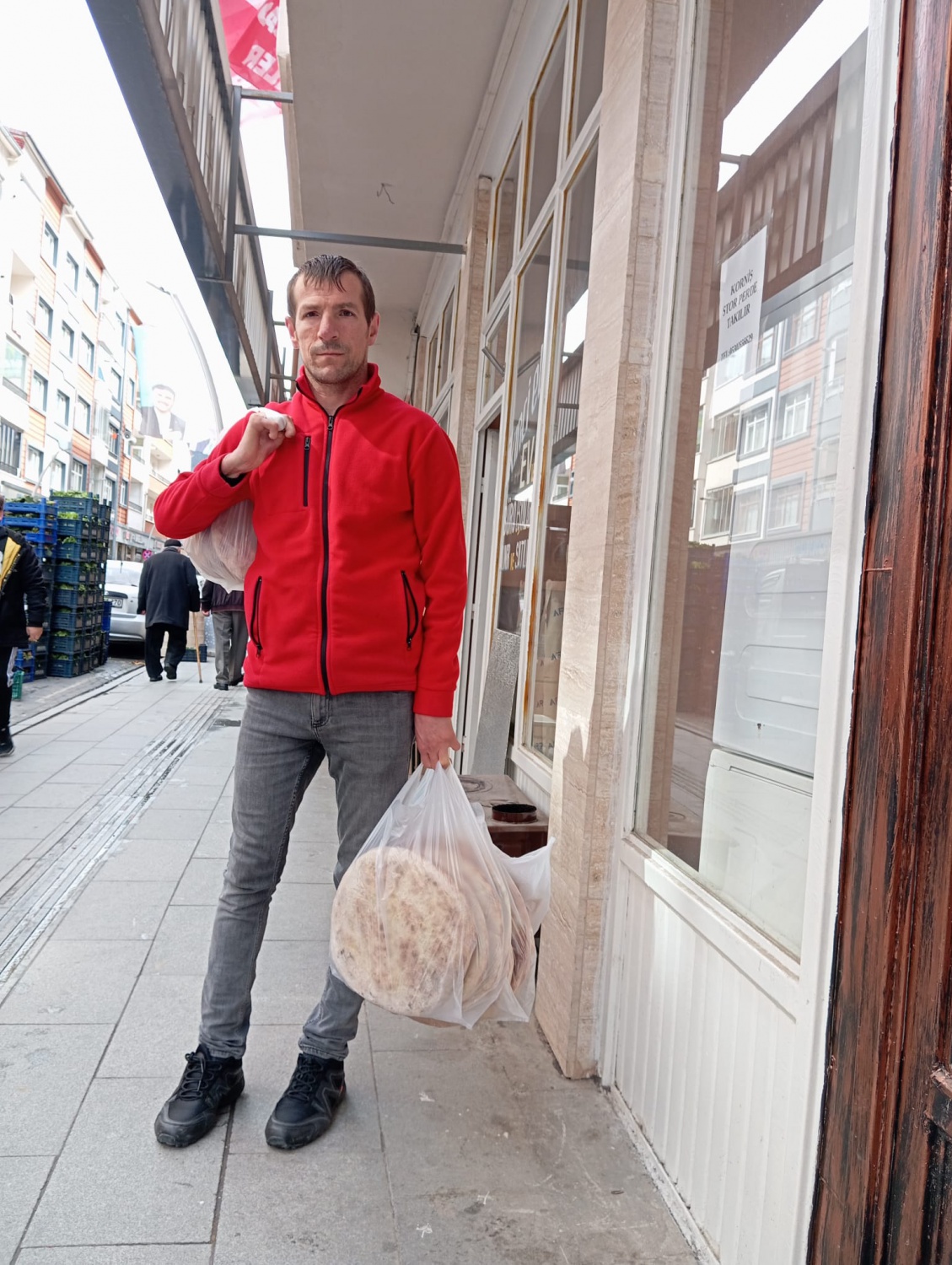 Kızılay’ın engelsiz gönüllüleri ihtiyaç sahiplerini pidesiz bırakmadı 11