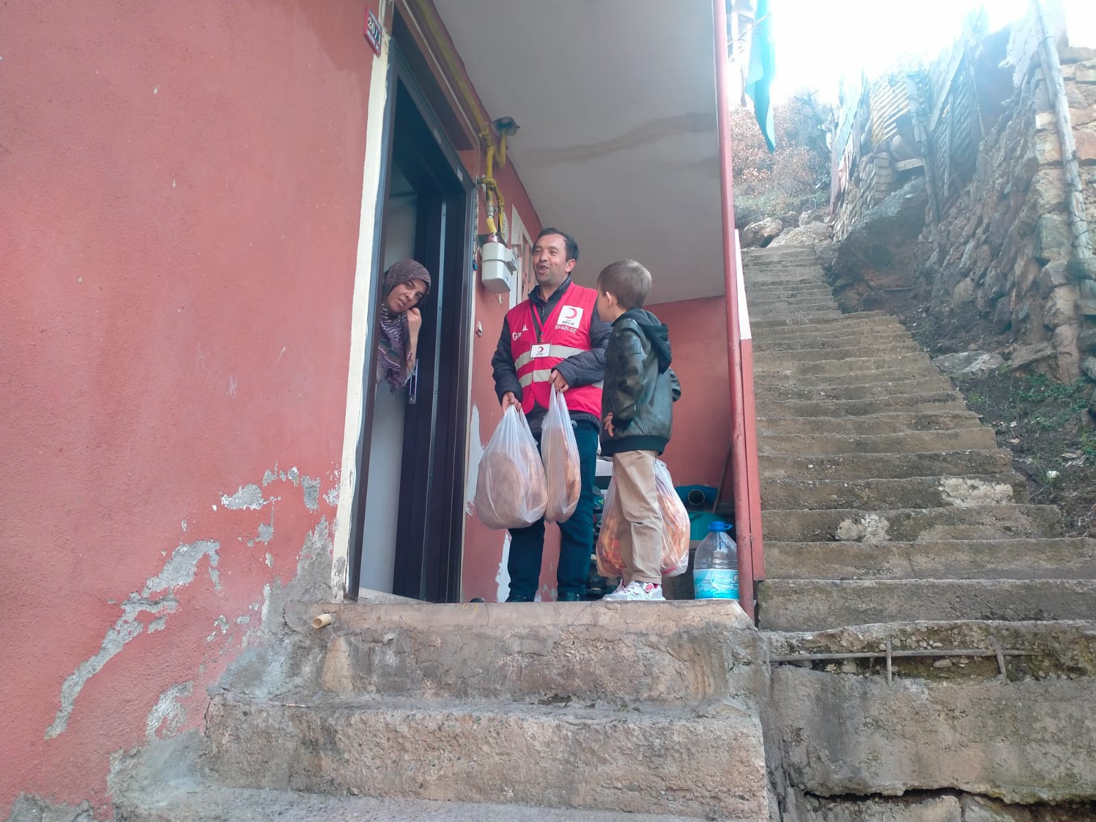 Kızılay’ın engelsiz gönüllüleri ihtiyaç sahiplerini pidesiz bırakmadı 6