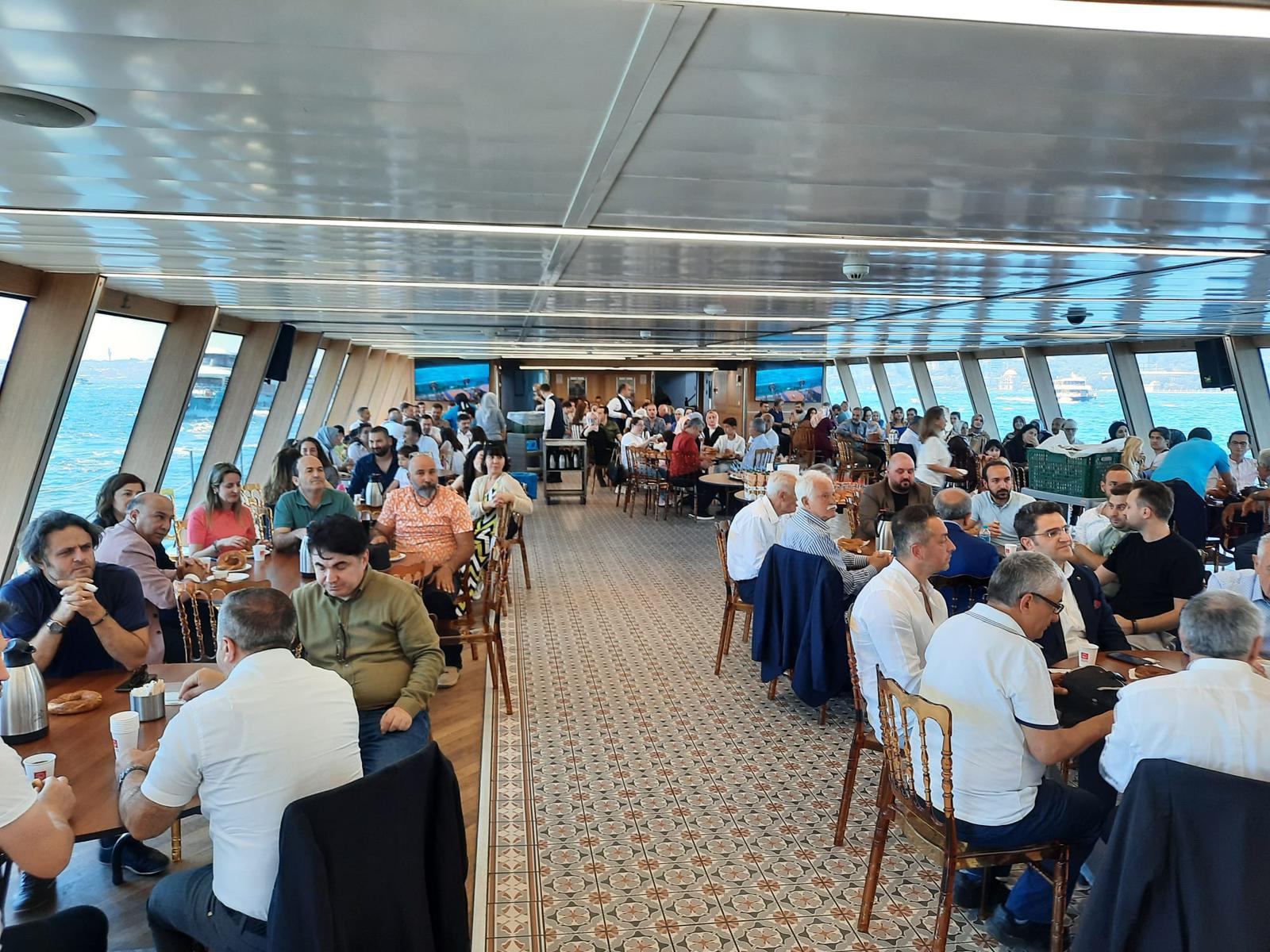 GÜSİAD ve platformları boğazda buluştu 15