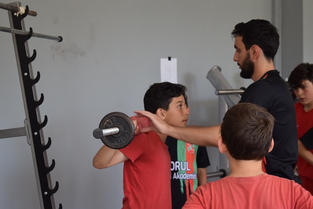 Gümüşhanespor tesislerini Torul Futbol Akademisi’ne açtı 1