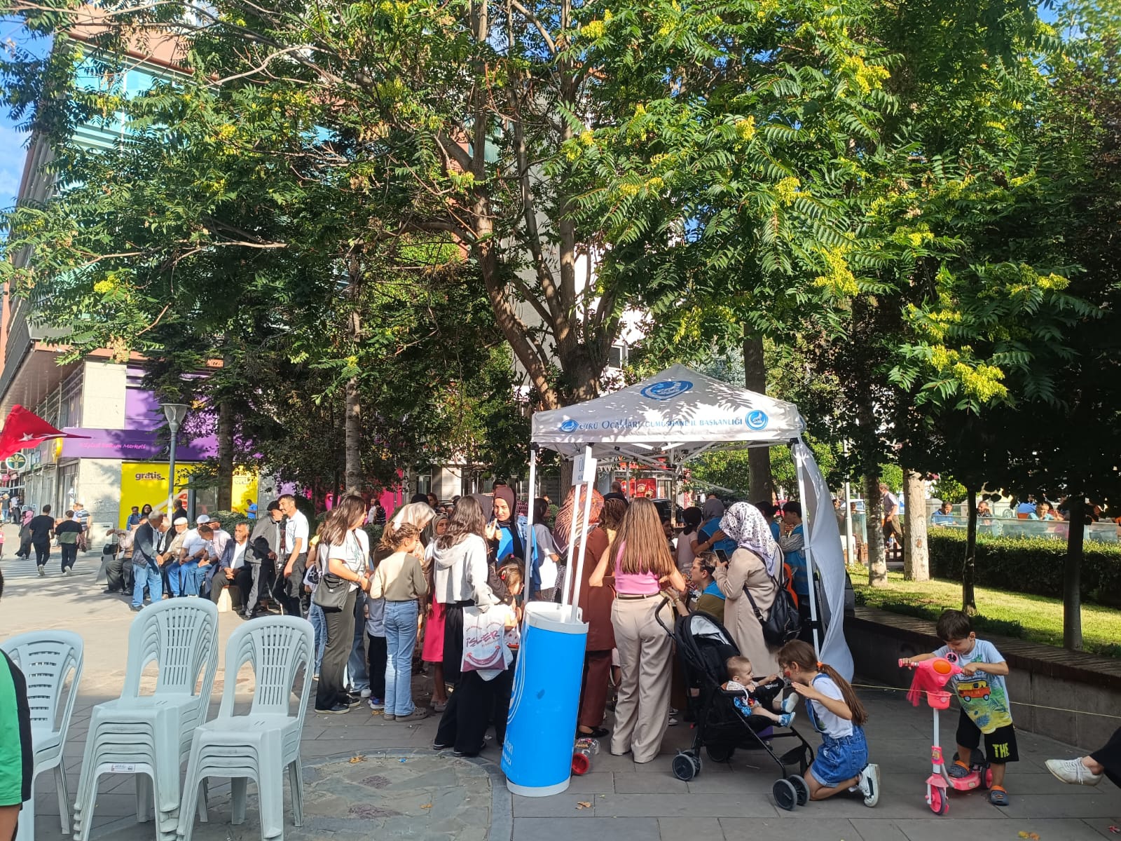 Ülkü Ocakları çocukları sevindirdi 12