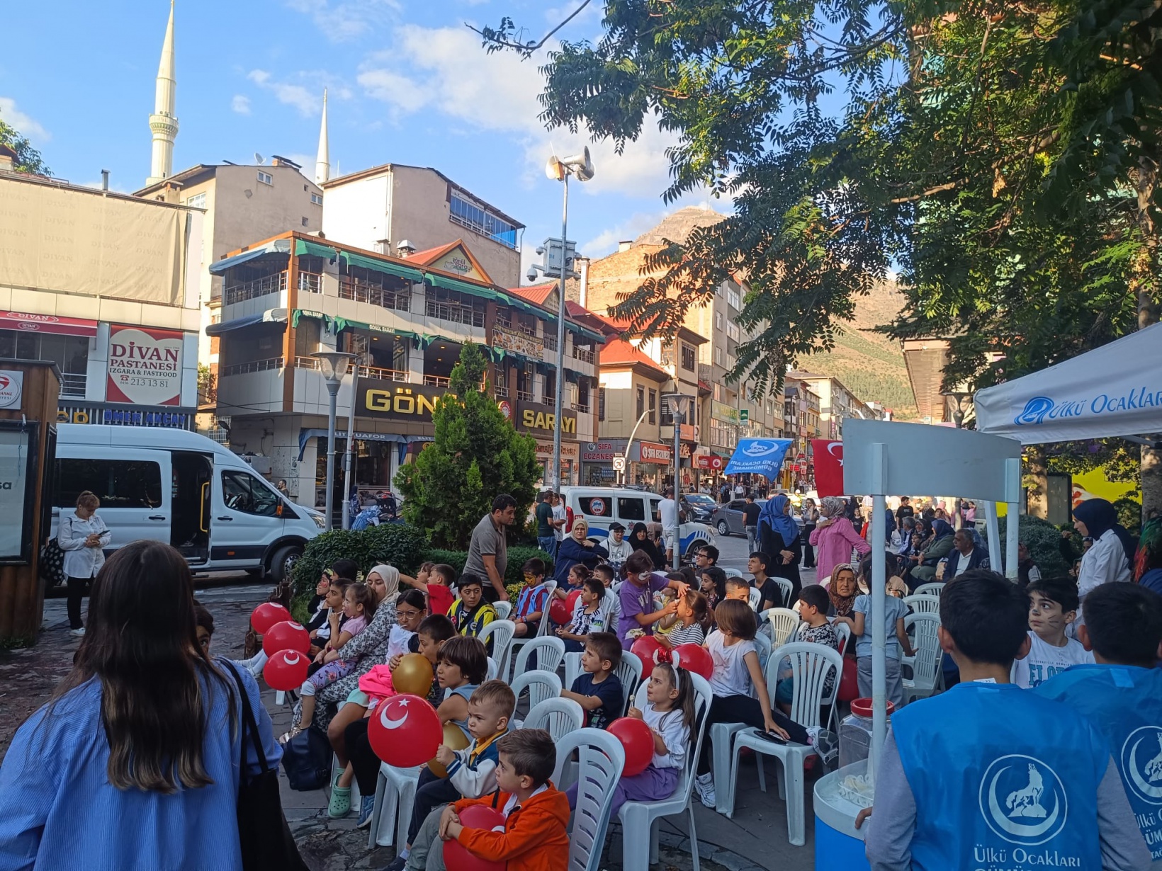 Ülkü Ocakları çocukları sevindirdi 14