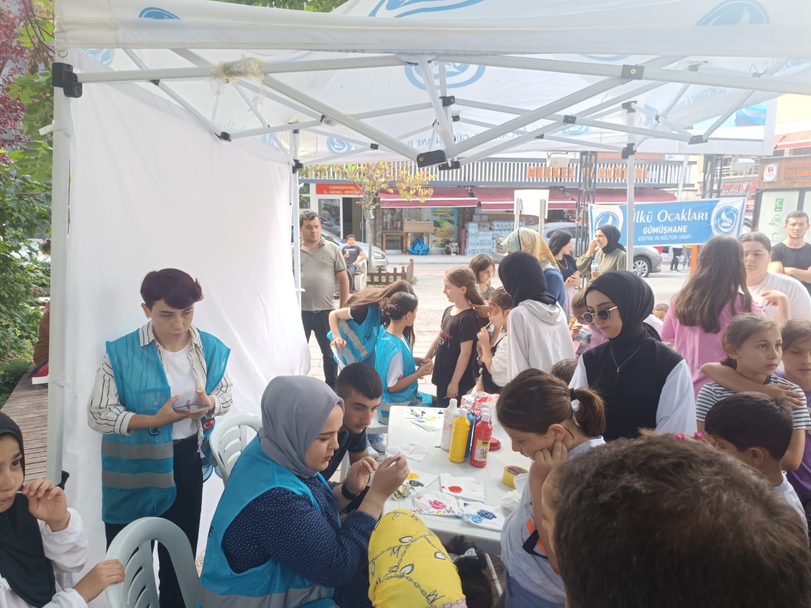 Ülkü Ocakları çocukları sevindirdi 4