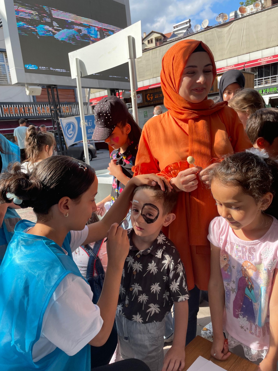 Ülkü Ocakları çocukları sevindirdi 18
