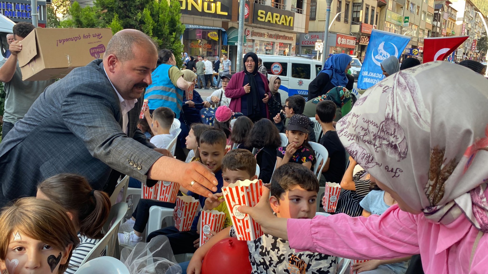 Ülkü Ocakları çocukları sevindirdi 13