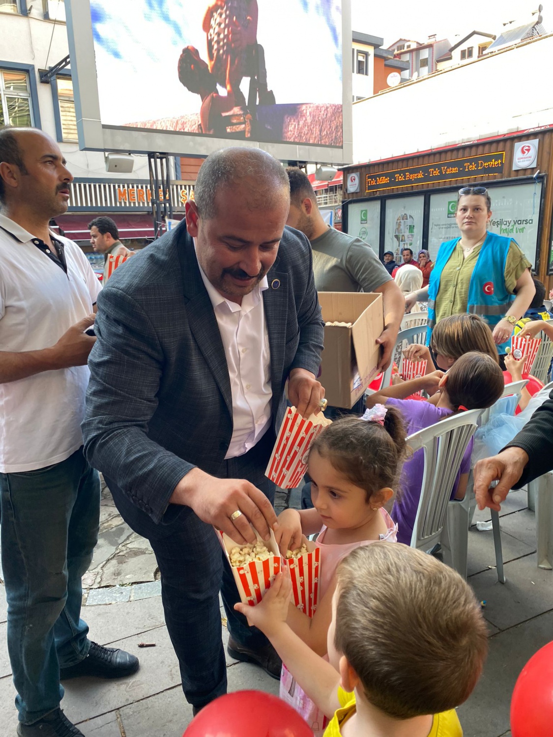 Ülkü Ocakları çocukları sevindirdi 9