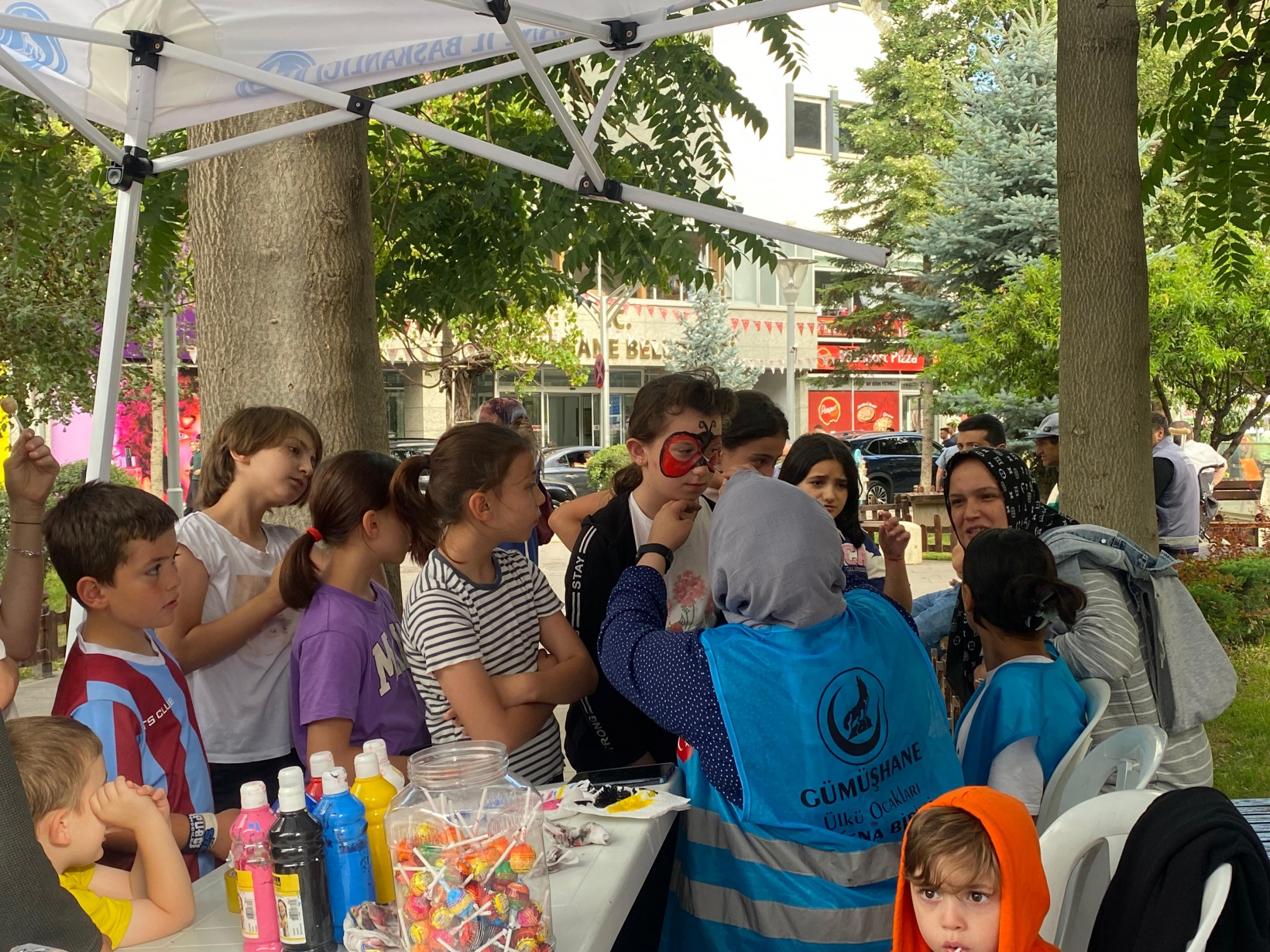 Ülkü Ocakları çocukları sevindirdi 19
