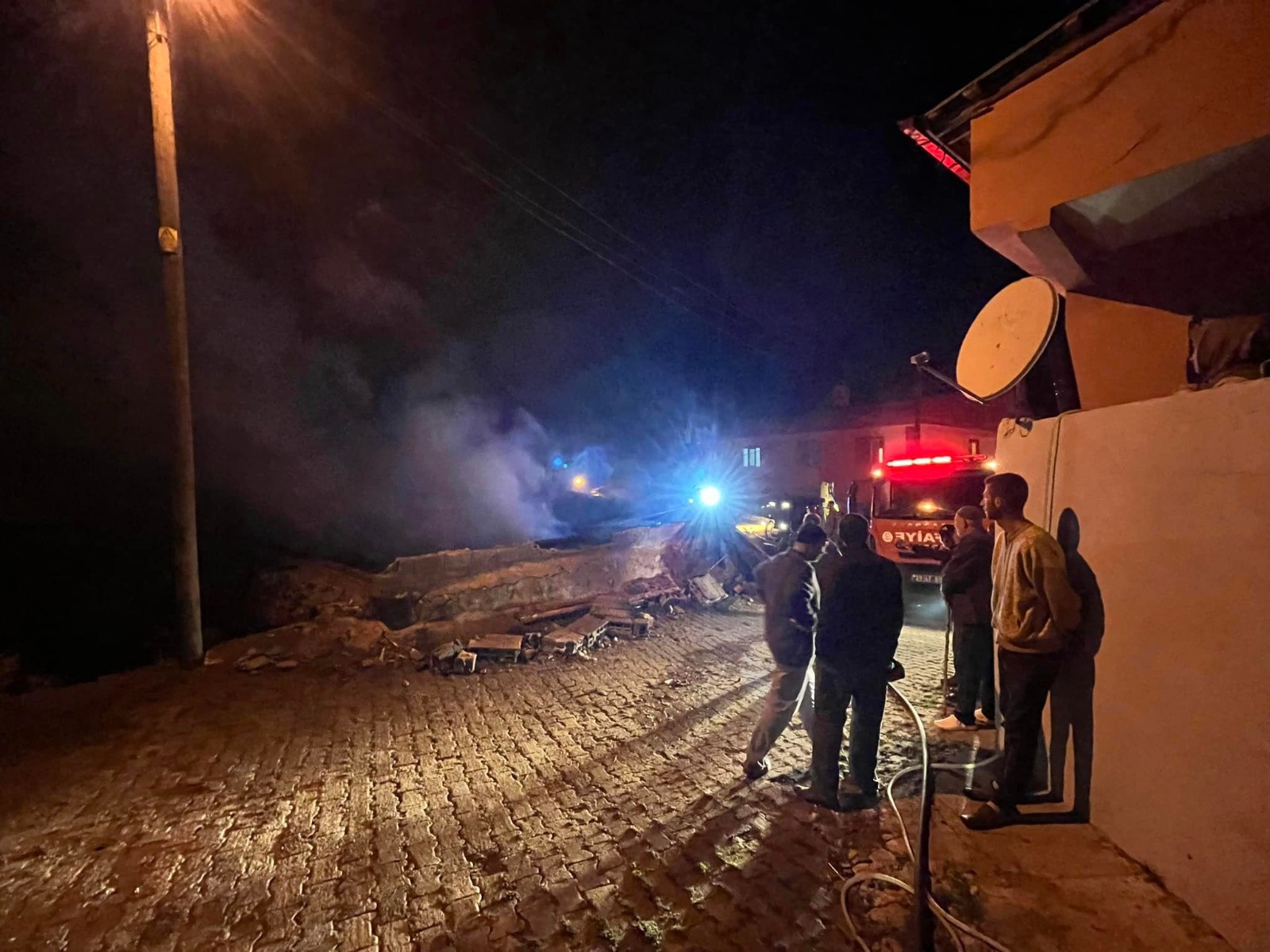 Köse’de çıkan yangında 10 ev ve ahır kullanılamaz hale geldi 5