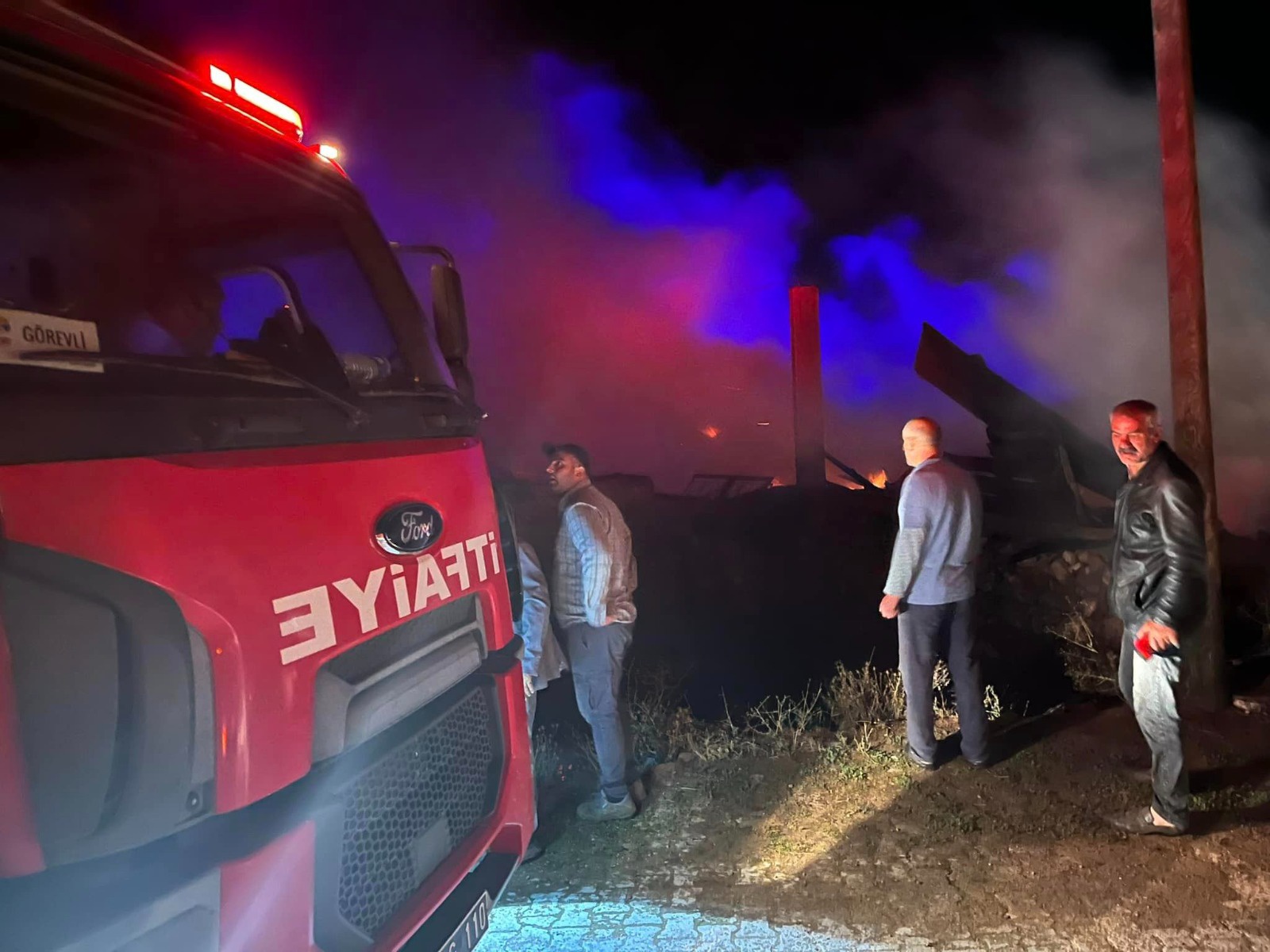 Köse’de çıkan yangında 10 ev ve ahır kullanılamaz hale geldi 4