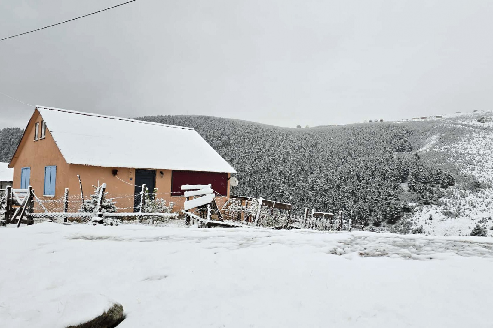 Gümüşhane yaylaları beyaz örtüyle kaplandı 7