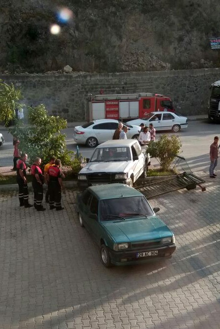 Gümüşhane’de ilginç kaza: 3 yaralı 1