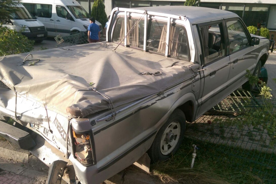 Gümüşhane’de ilginç kaza: 3 yaralı 2