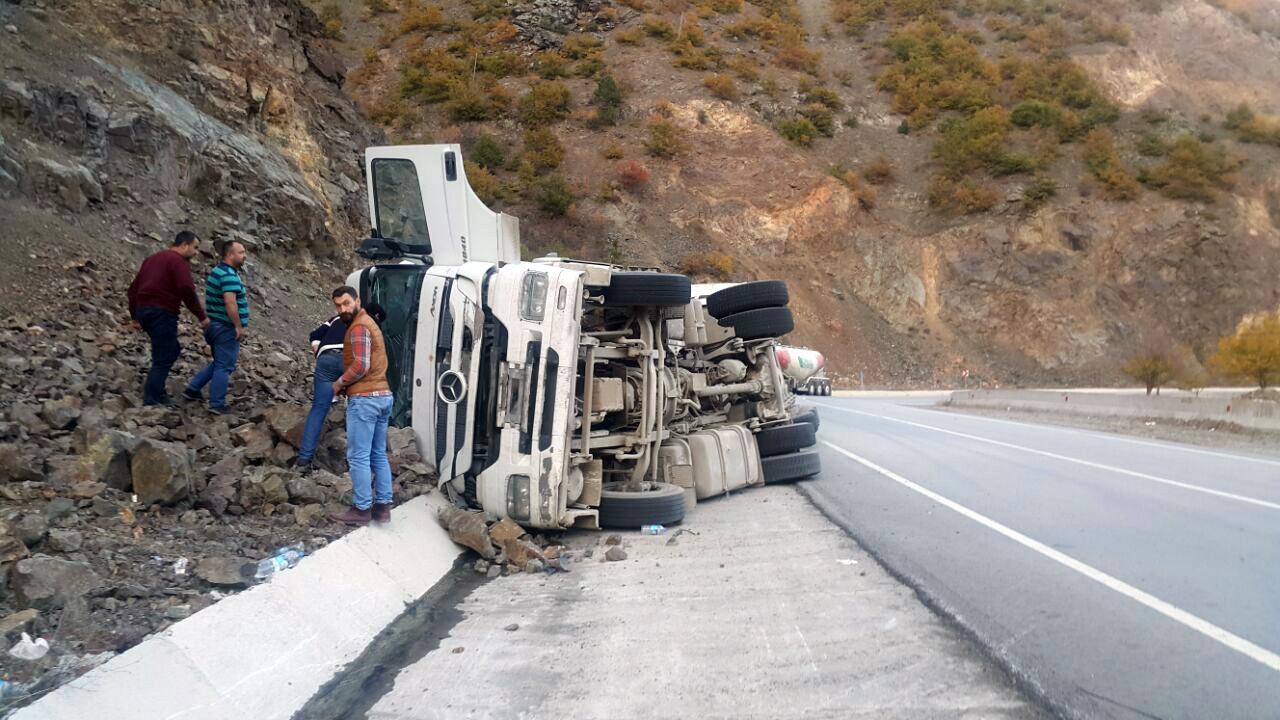 Kürtün’de 2 kaza, 4 yaralı 3