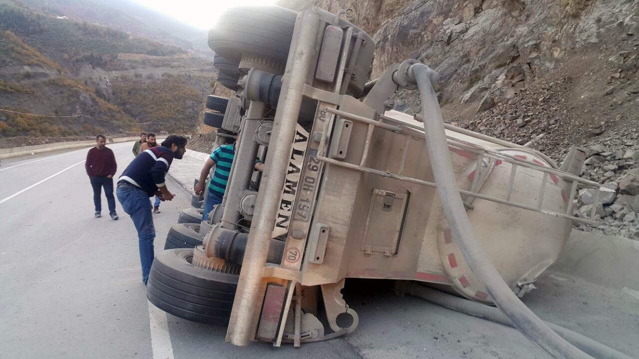 Kürtün’de 2 kaza, 4 yaralı 5